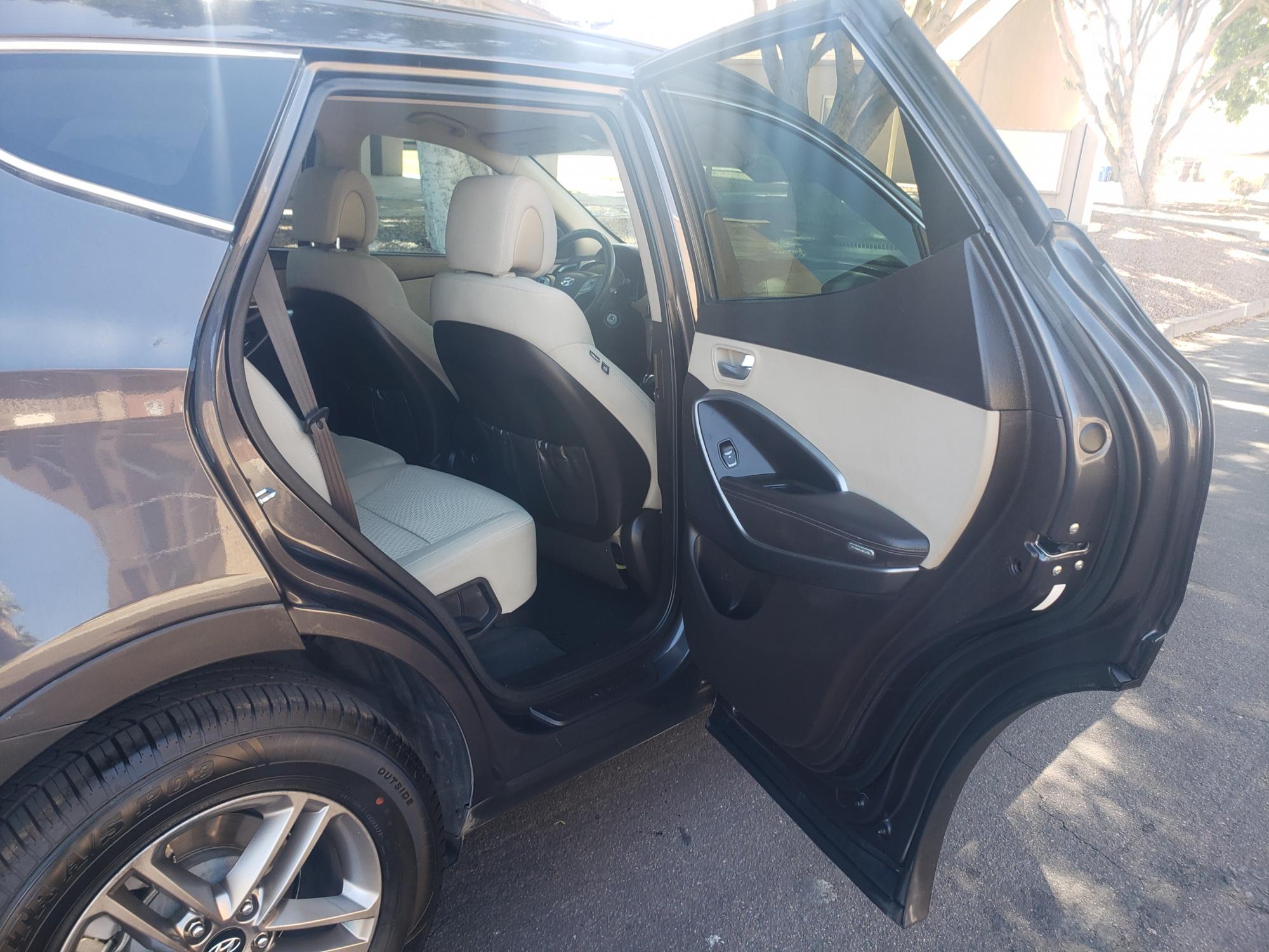 2017 Hyundai Santa Fe - 5XYZU3LBXHG386622 - Image #10