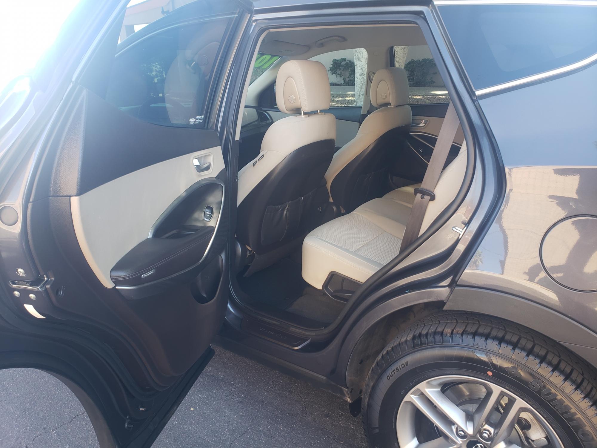 2017 Hyundai Santa Fe - 5XYZU3LBXHG386622 - Image #14