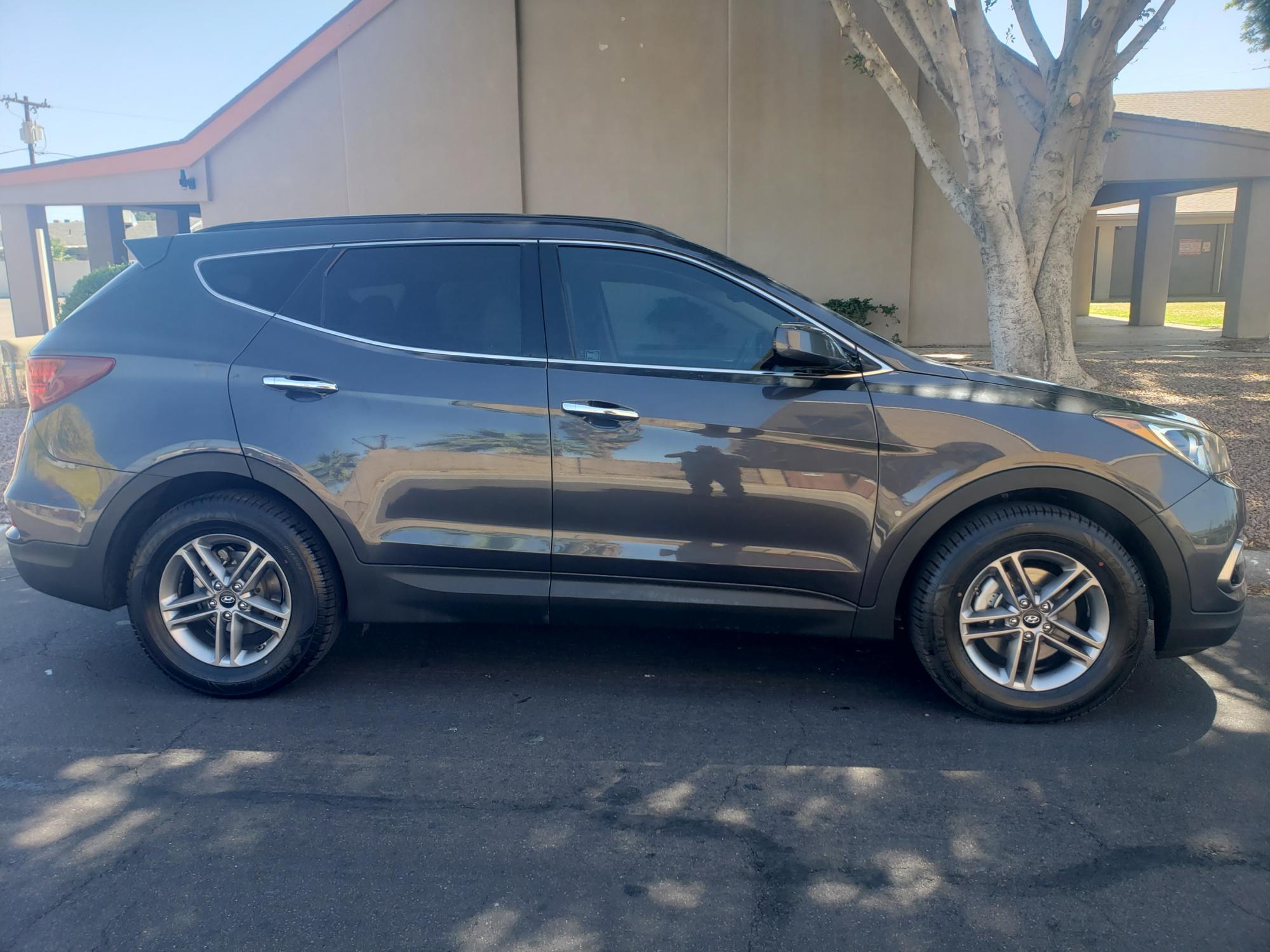 2017 Hyundai Santa Fe - 5XYZU3LBXHG386622 - Image #4