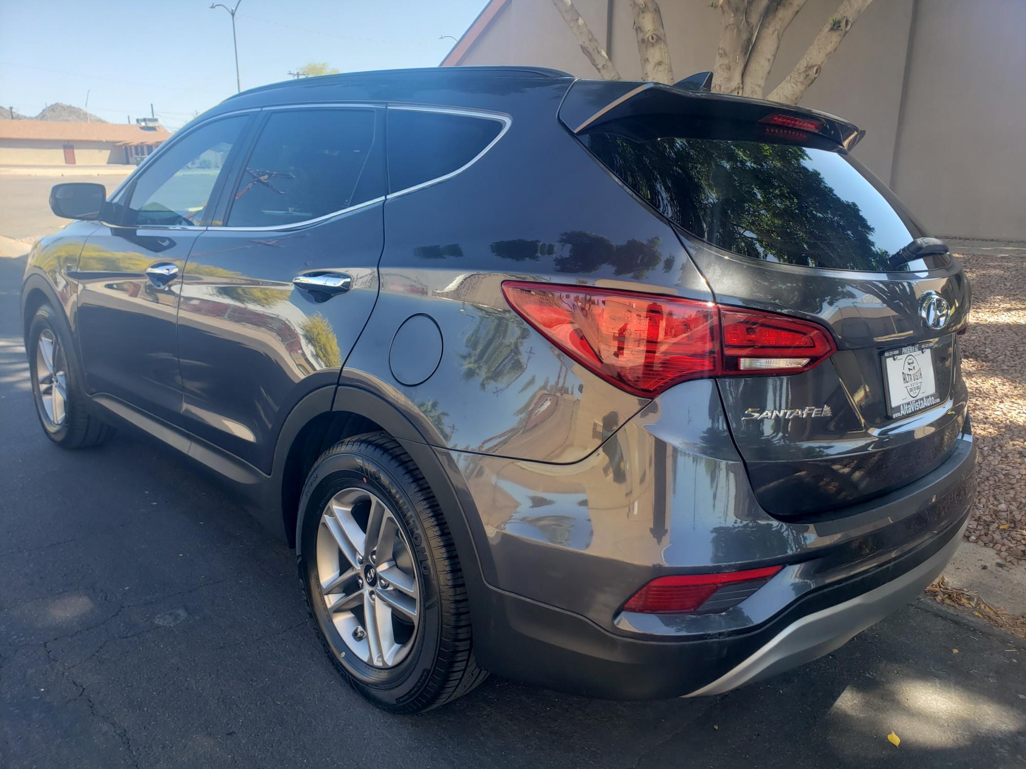 2017 Hyundai Santa Fe - 5XYZU3LBXHG386622 - Image #5