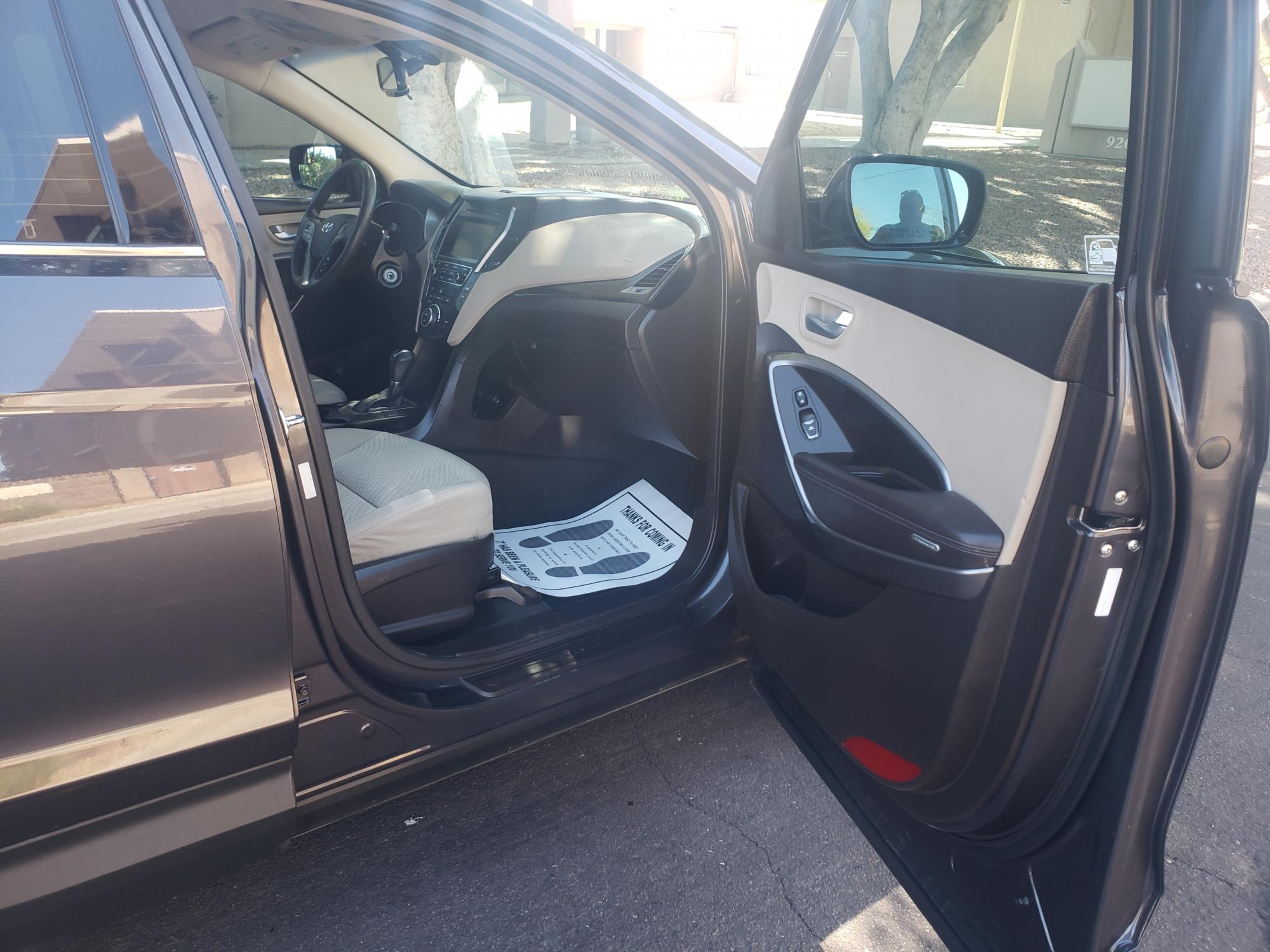 2017 Hyundai Santa Fe - 5XYZU3LBXHG386622 - Image #8